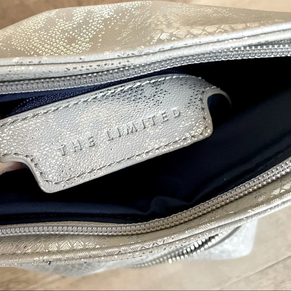 🌺 The Limited Metallic Snake Print Silver Faux Leather Foldover Clutch